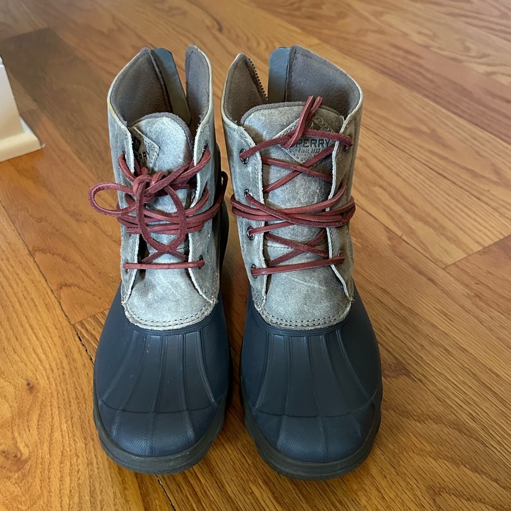 Sperry Boots size 8.5